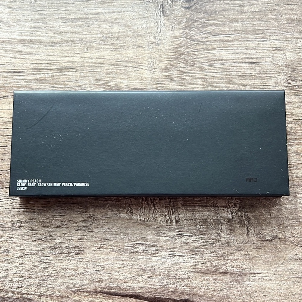 MAC Hyper Real Glow Highlighter Palette - Picture 9 of 11
